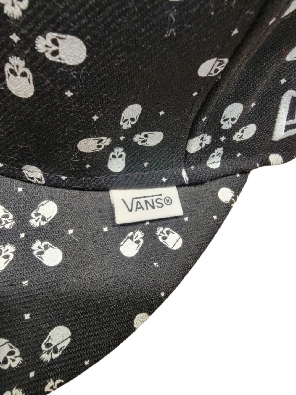 Vans / New Era 59Fifty Size 7 1/2 Black Cap with White Skull 'Star' Pattern - Picture 3 of 5